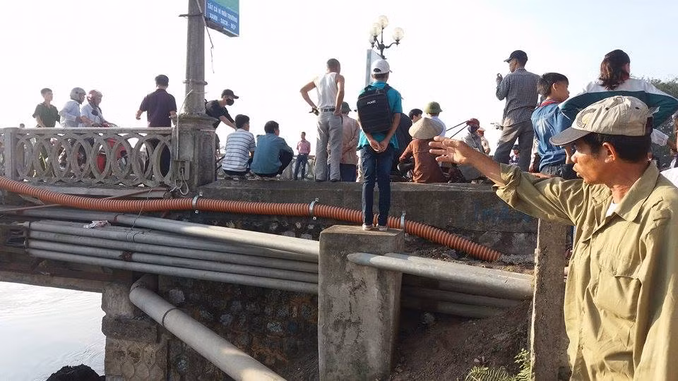 Ninh Binh: Bi o to khach tong, mot nguoi tu vong, mot nguoi vang song-Hinh-5