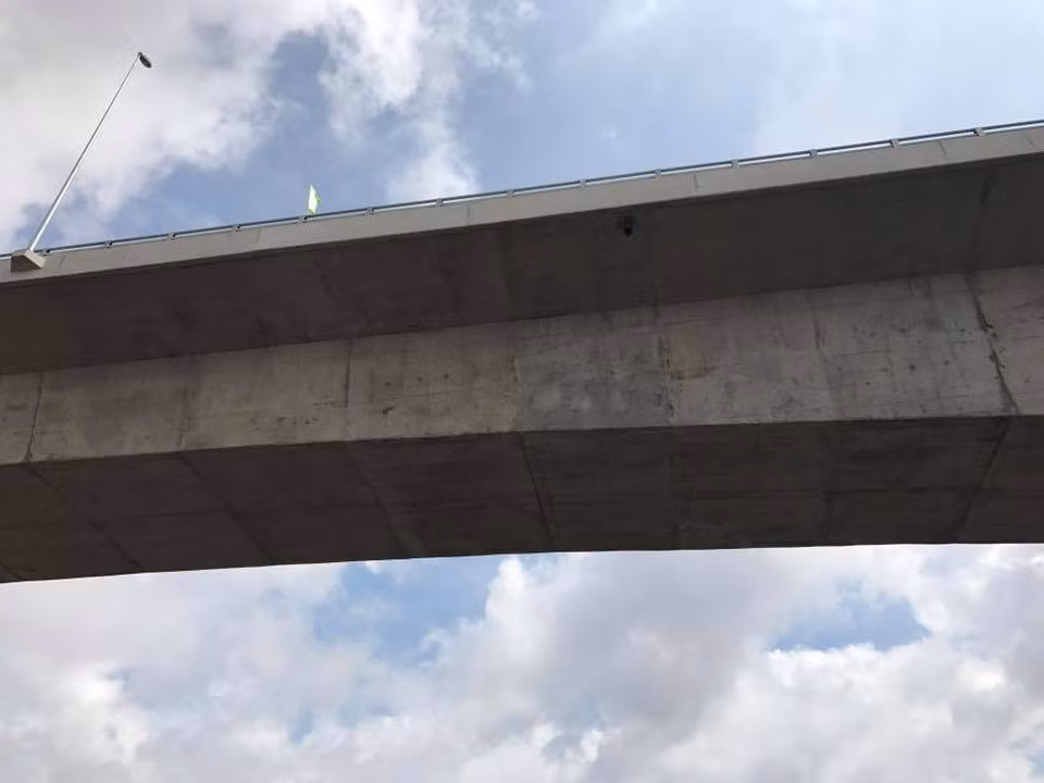 Sau khi cầu vượt biển Tân Vũ – Lạch Huyện đi vào hoạt động, việc đi lại bằng ô tô giữa đất liền từ phía TP Hải Phòng sang đảo Cát Hải chỉ mất khoảng 5 phút, thay vì mất hàng tiếng đồng hồ khi đi bằng phà biển hiện nay.