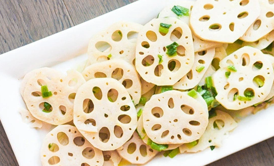 Các chất dinh dưỡng thiết yếu khác như canxi, sắt, magie, natri, kẽm, protein. Đặc biệt, hàm lượng vitamin C và chất xơ trong chúng rất có lợi cho những người thể trạng yếu, bệnh gan, táo bón và tiểu đường.