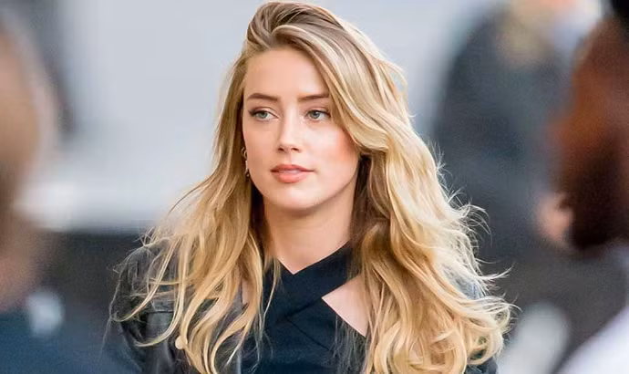 Wonders List nhận xét, vẻ đẹp của Amber Heard vượt qua ranh giới của những tiêu chuẩn thông thường, khiến cô trở thành hiện thân của sự quyến rũ vượt thời gian. Ảnh: News.