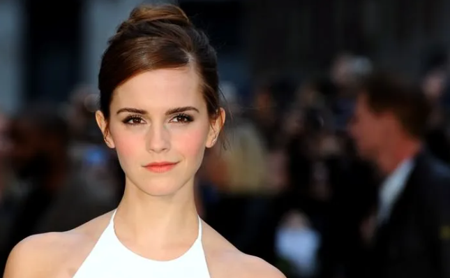 9. Emma Watson sinh năm 1990 tại Paris, Pháp, là một trong những phụ nữ đẹp nhất thế giới. Nữ diễn viên sở hữu vẻ đẹp gợi cảm, thông minh và tài năng.