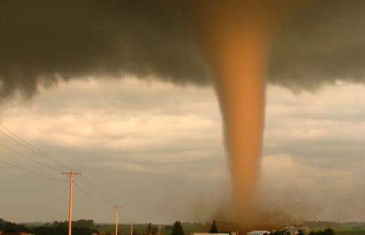 Quốc gia này hứng chịu tỷ lệ lốc xoáy cao nhất so với bất kỳ quốc gia nào trên thế giới. Trung bình mỗi năm Mỹ phải hứng chịu hơn 1000 cơn lốc xoáy. Ảnh: Britanica.