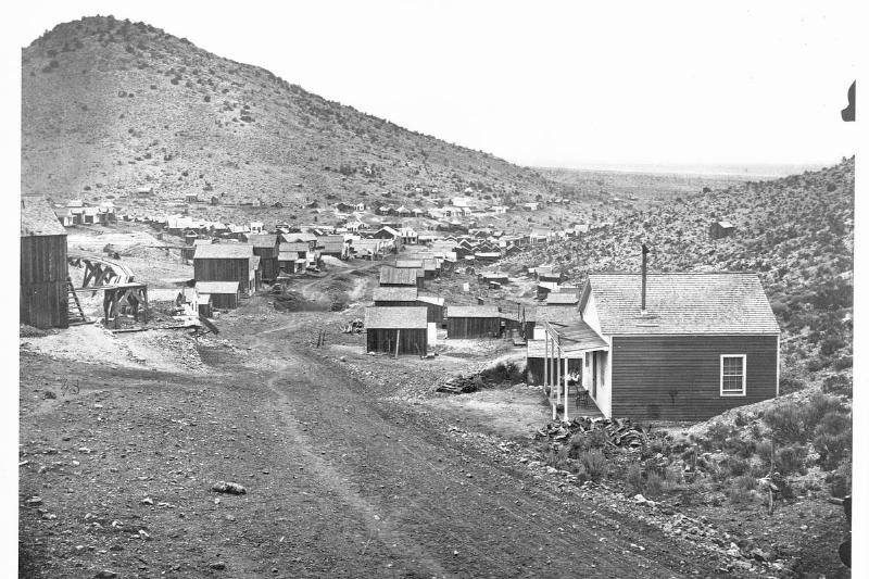 Mọi thứ thay đổi vào năm 1934. Giá vàng tăng gấp đôi vào năm đó và mọi người một lần nữa đổ xô đến Garnet. Sau đó, Thế chiến II bùng nổ và mọi người phải ra chiến trường, chỉ có một người phụ nữ ở lại, đó là Marion Dahl - chủ quán rượu thịnh vượng một thời trong thị trấn.