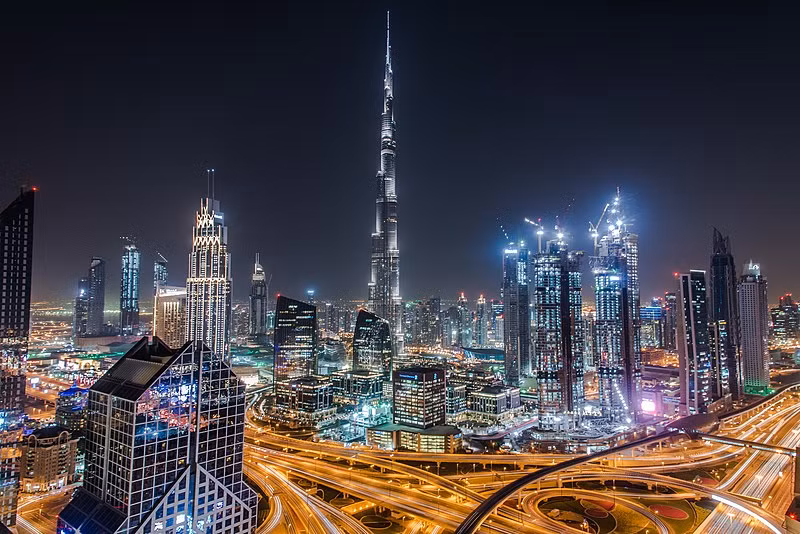 1. Dubai là một trong những thành phố phát triển nhanh nhất trong số bảy tiểu vương quốc của Các Tiểu vương quốc Ả Rập Thống nhất (UAE). Ảnh: Wikipedia.