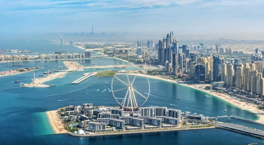 6. Nhiều người nước ngoài sống ở Dubai hơn người dân địa phương. Thành phố này là nơi sinh sống của một số lượng lớn người nước ngoài bao gồm các cộng đồng người Ấn Độ, Pakistan, Bangladesh, Anh, Mỹ và châu Phi, khiến nơi đây trở thành một trung tâm đa văn hóa. Ảnh: AM.