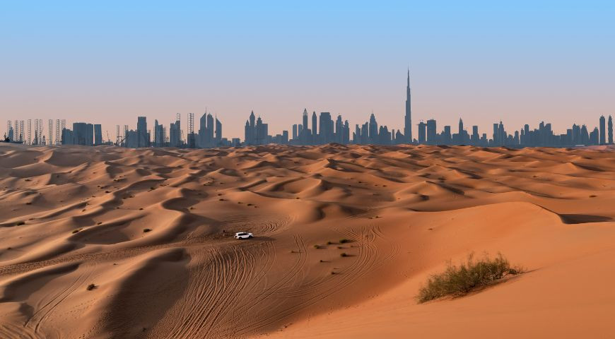 Tuy nhiên, theo trang 365adventures.me, cách đây khoảng 20 năm, Dubai vẫn là nơi khó để sinh sống. Phần lớn thành phố mà chúng ta thấy ngày nay từng là sa mạc, khiến nông dân gặp khó khăn trong việc trồng trọt hoặc chăn nuôi. Ảnh: AM.