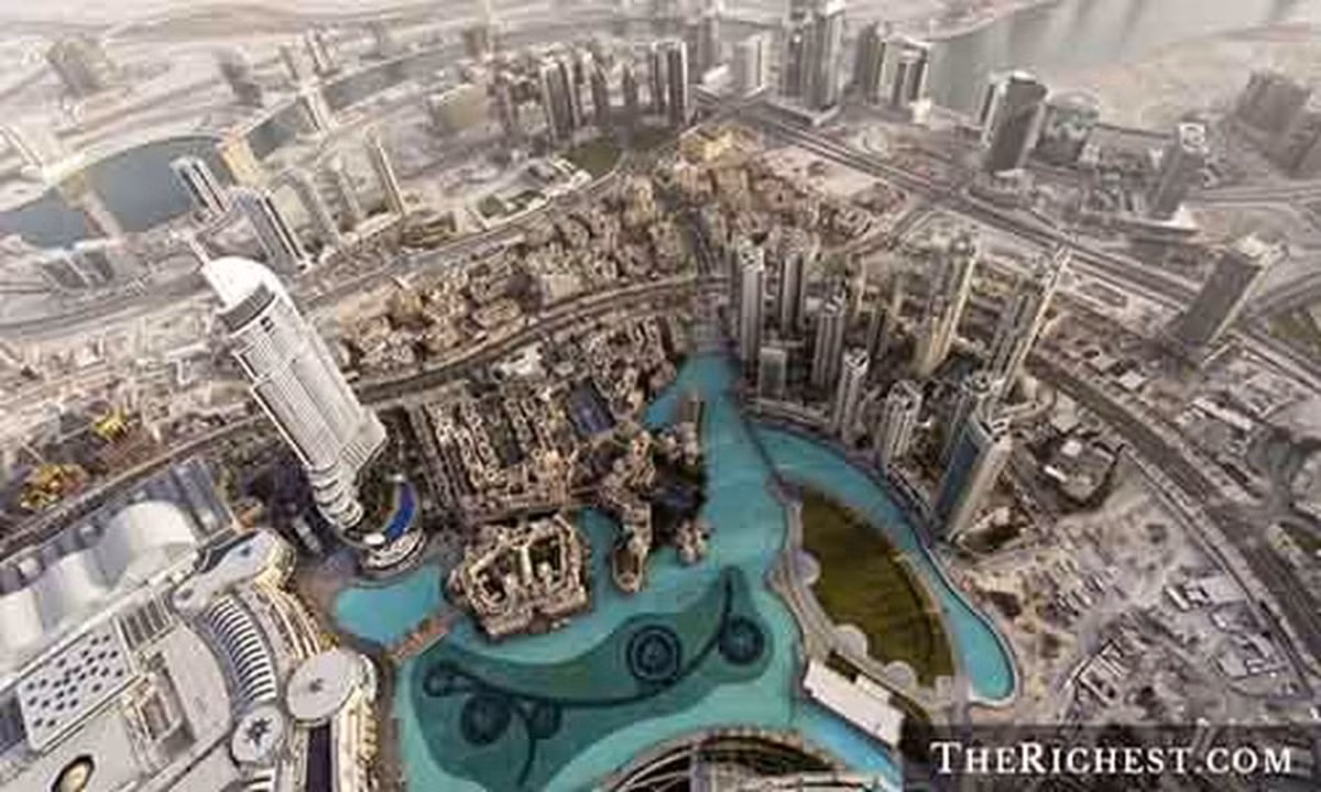 3. Với chiều cao 828 mét, Burj Khalifa ở Dubai là tòa nhà chọc trời cao nhất thế giới. Tòa nhà này chính là một trong những điểm thu hút du khách đến với Dubai. Đứng trên tòa tháp Burj Khalifa, du khách sẽ có cơ hội ngắm nhìn toàn cảnh thành phố. Ảnh: Richest.