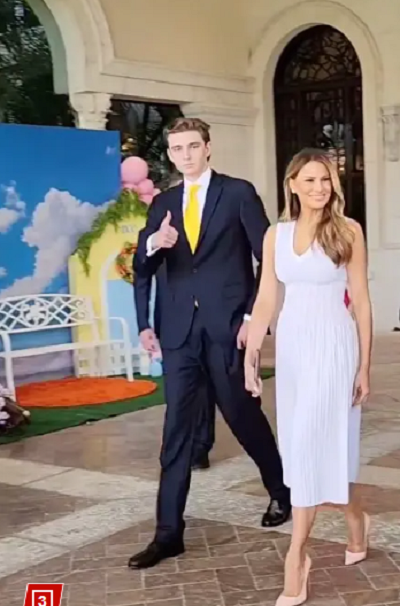 Daily Mail đưa tin, Barron Trump cùng mẹ, bà Melania, dự tiệc mừng lễ Phục sinh tại dinh thự Mar-a-Lago ở Palm Beach, Florida, hôm 31/3. Ảnh: Instagram.