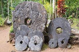 Dù đồng rai đã được thay thế bằng tiền hiện đại vào đầu thế kỷ 20 nhưng chúng vẫn là phương tiện trao đổi cho các giao dịch đặc biệt tại vùng đất này. Ảnh: NMR.