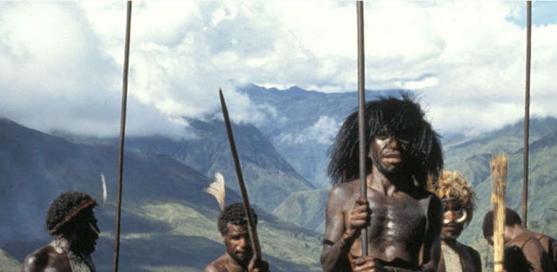 Sống ở vị trí biệt lập, họ giữ nguyên được truyền thống văn hóa lâu đời. Ảnh: SI.