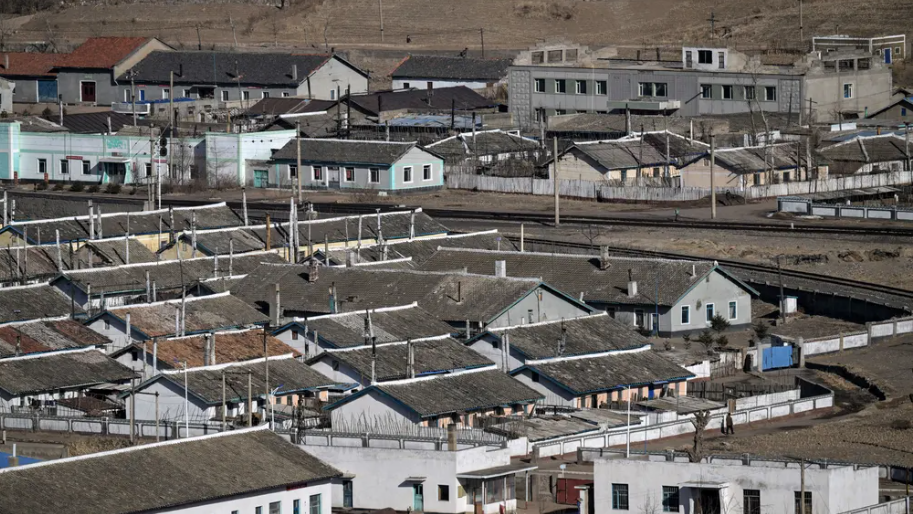 Namyang nhìn từ Tumen (Trung Quốc).