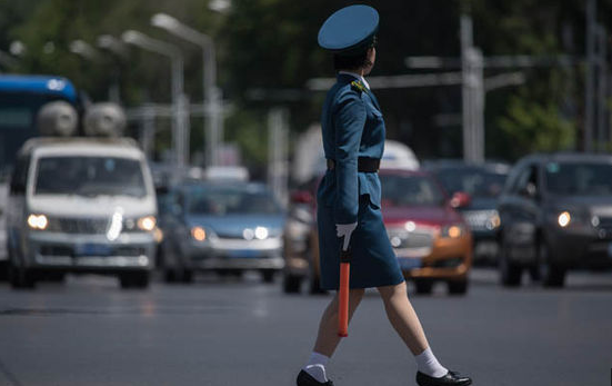 IB Times đưa tin, họ cần có ngoại hình xinh đẹp và khỏe mạnh, cao ít nhất 1,63 mét, tuổi đời từ 16 đến 26 và chưa kết hôn.