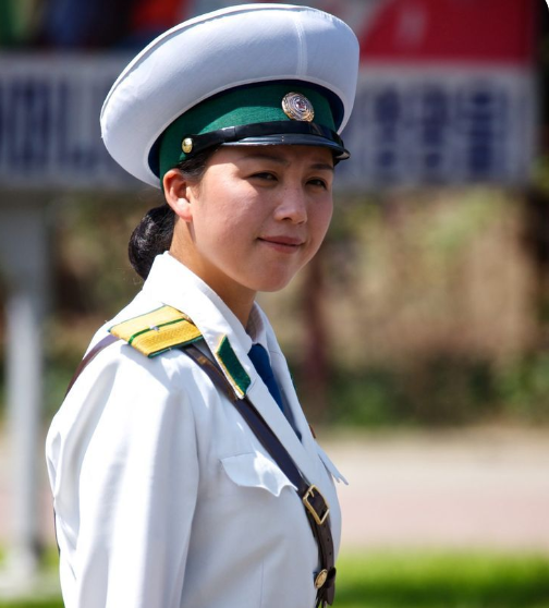 Một số điểm có bục và ô dành cho cảnh sát giao thông.