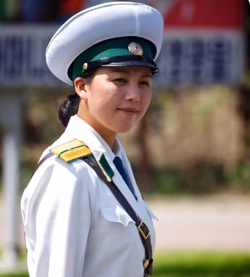 Một số điểm có bục và ô dành cho cảnh sát giao thông.