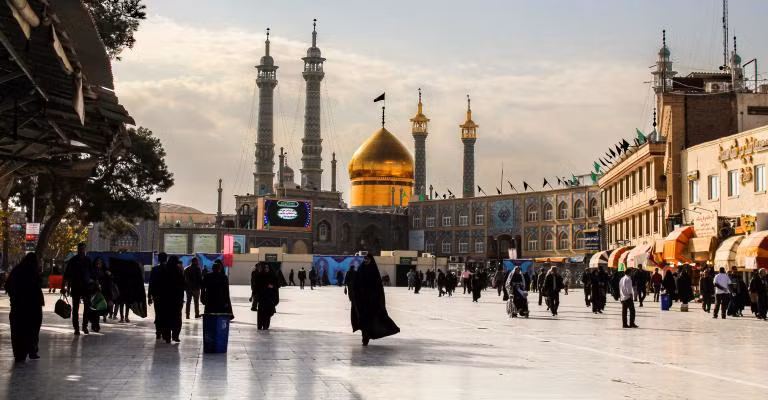 5. Người Iran nói tiếng Ba Tư chứ không phải tiếng Ả Rập. Iran bao gồm chủ yếu là người Ba Tư. Vì vậy, ngôn ngữ đầu tiên hoặc tiếng mẹ đẻ của họ là tiếng Ba Tư chứ không phải tiếng Ả Rập. Tiếng Ba Tư hay tiếng Farsi cũng là ngôn ngữ chính thức của Iran. Ảnh: FH.