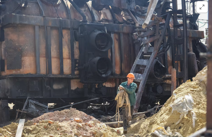 Một trong những diễn biến đáng lo ngại nhất của Ukraine khi Nga gia tăng các cuộc tấn công vào Kharkov là việc sử dụng bom lượn. Tổng thống Volodymyr Zelensky cho biết tình hình rất nghiêm trọng, đồng thời nhấn mạnh nhu cầu cấp thiết phải có thêm hệ thống phòng không để bảo vệ Ukraine.