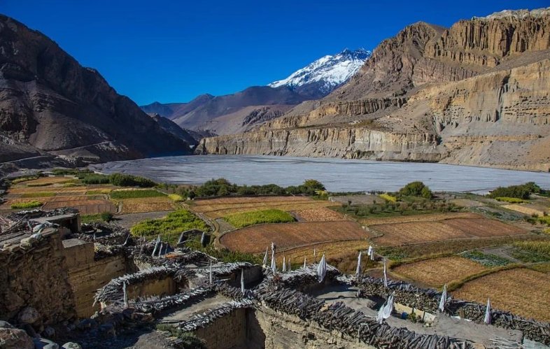 3. Chhusang là ngôi làng xinh đẹp, yên tĩnh nằm bên bờ sông Kali Gandaki và được bao quanh bởi những vách đá khổng lồ. Bạn có thể ghé thăm Chhusang vào bất kỳ thời điểm nào nhưng theo nhiều người, từ tháng 3 đến tháng 5 là thời gian lý tưởng nhất.