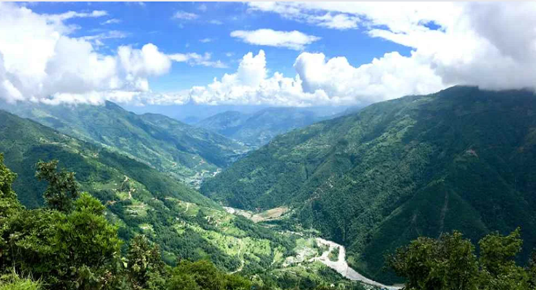 10. Helambu, gần Kathmandu, là một trong những ngôi làng bạn nhất định phải đến thăm khi tới Nepal. Thời gian lý tưởng nhất tới thăm ngôi làng là từ tháng 3 đến tháng 5.