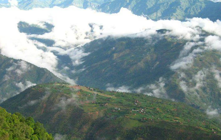 14. Lamidada là ngôi làng xinh đẹp ẩn mình ở vùng hẻo lánh phía Đông Nepal. Ngôi làng Lamidada hoang sơ có phong cảnh tuyệt đẹp, những ngôi nhà truyền thống, quang cảnh núi non hùng vĩ, những khu rừng rậm rạp,...