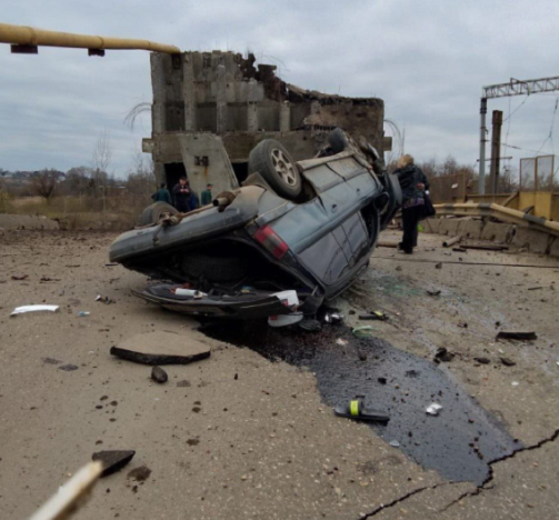 Hiện trường sập cầu vượt ở Nga, nhiều người thương vong Hien truong sap cau vuot o Nga, nhieu nguoi thuong vong