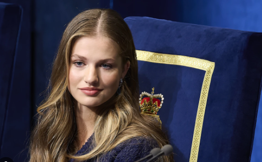 Ngày 31/10/2023, Công chúa Leonor đánh dấu ngày sinh nhật 18 tuổi bằng lễ tuyên thệ trung thành với Hiến pháp của Tây Ban Nha, thủ tục để cô sẵn sàng kế vị ngai vàng trong tương lai. Ảnh: GB.