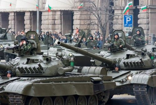 Ngoài ra, T-72 còn có khả năng được nâng cấp cực tốt, đắp thêm nhiều thiết kế giáp cho phép bảo vệ kíp chiến đấu. Nguồn ảnh: Pinterest.