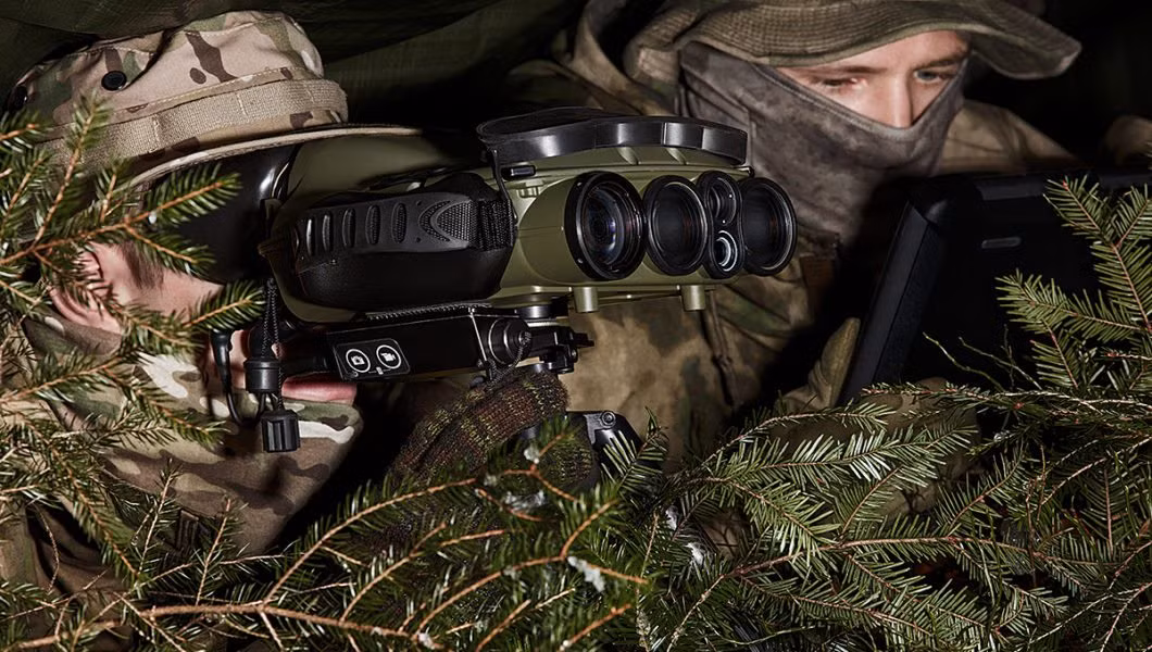 Hệ thống ống nhòm này cũng có khả năng hoạt động trong môi trường khắc nghiệt, ngưỡng hoạt động tốt của JIM LR nằm trong khoảng từ âm độ cho tới tối đa 55 độ C - nghĩa là hoạt động tốt trong môi trường của Việt Nam. Nguồn ảnh: Safran.