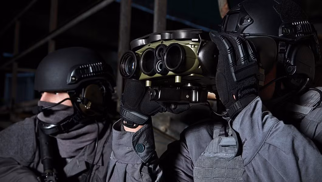 Điểm yếu duy nhất của hệ thống này có lẽ là ở thời lượng pin. Tối đa JUM LR chỉ hoạt động được 5 tiếng và trong trường hợp hành quân dài ngày xuyên rừng, việc... sạc pin cho JIM LR rõ ràng là cả một vấn đề. Nguồn ảnh: Safran.