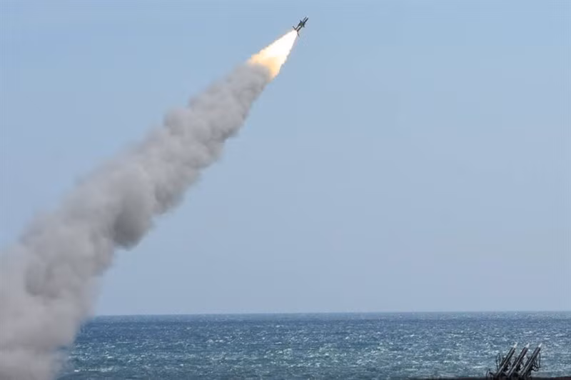 Tham gia cuộc tập trận phòng không chiến thuật có sự tham gia của các vũ khí S-300PT, S-300PS, S-300V1, Buk-M1 và S-125-2D1.