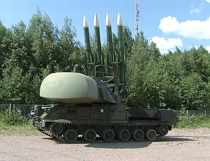 Thứ hai Nga cũng đang có các hệ thống tác chiến điện tử cực mạnh, vì vậy họ có thể dễ dàng gây nhiễu hệ thống đánh chặn Buk-M1 vốn ra đời đã lâu.