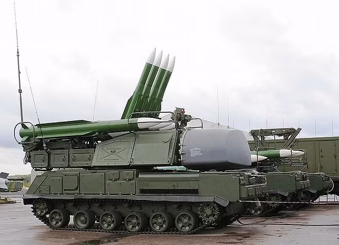 Khả năng chống nhiễu của radar trên xe mang phóng cao gấp 2 lần so với loại lắp trên TELAR 9A310 của Buk cơ bản.