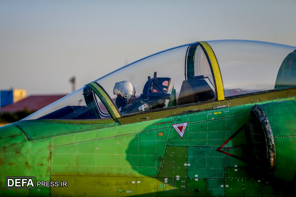 Tuy vậy, do "sinh sau đẻ muộn" nên Kowsar vẫn có khá nhiều điểm khác biệt so với máy bay F-5 của Mỹ, đặc biệt là hệ thống điện tử bên trong máy bay. Nguồn ảnh: DEFA.