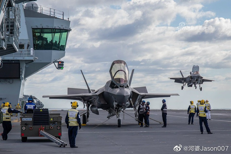 Vào ngày 13/10, máy bay chiến đấu tàng hình F-35B (phiên bản cất cánh đường băng ngắn và hạ cánh thẳng đứng) của Hải quân Hoàng gia Anh đã lần đầu tiên hạ cánh trên tàu sân bay Queen Elizabeth trên bờ biển phía Đông nước Mỹ .