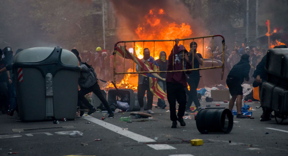 Bao loan o Barcelona, hon 50 nguoi bi bat giu