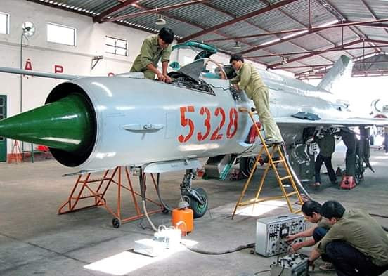 Cho tới khi những chiếc chiến đấu cơ MiG-21 cuối cùng bị ta loại biên vào năm 2015, tổng cộng những chiến đấu cơ này đã phục vụ Không quân Việt Nam tròn nửa thế kỷ - một kỷ lục đáng được coi là "vô tiền khoáng hậu". Nguồn ảnh: TL.