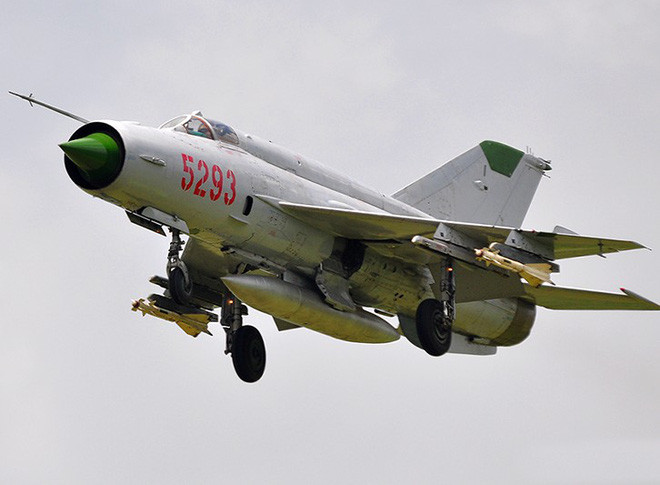 Theo nhiều tại liệu, duy nhất chỉ có bộ phận động cơ là chúng ta không thể cải biến sâu và tự đại tu được mà buộc phải nhập linh kiện thay thế từ nước ngoài. Cón lại mọi bộ phận khác của chiếc MiG-21, ngành quân khí Việt Nam đều có thể đại tu theo quy trình riêng. Nguồn ảnh: Airliners.