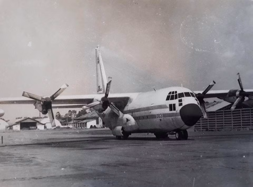 Thậm chí, chiếc vận tải cơ C-130 mang số hiệu 001 sau đó còn được ta cải biên, lắp giá bom để thực hiện các nhiệm vụ tấn công trên chiến trường K sau này. Nguồn ảnh: TL.