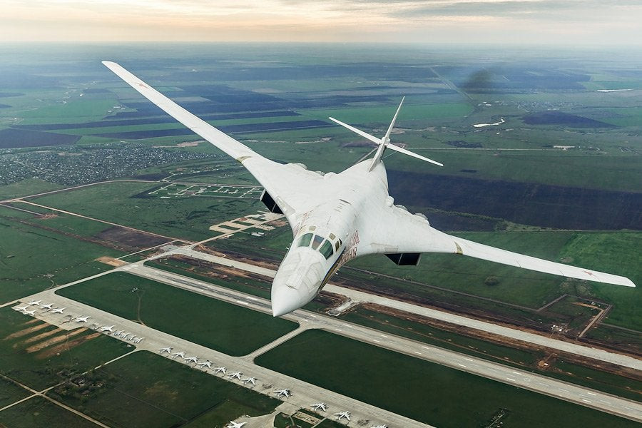 Đây được coi là máy bay ném bom chiến lược có tốc độ bay nhanh nhất thời điểm hiện tại khi nó có thể đạt tốc độ tối đa lên tới Mach 2.05 ở độ cao 12.200 mét. Nguồn ảnh: Rumil.