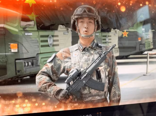 Đây cũng là cách định danh giống với khẩu QBZ-95 khi nó được nâng cấp trở thành QBZ-95-1 sử dụng cỡ đạn chuẩn NATO trong khoảng những năm 2000. Nguồn ảnh: QQ.