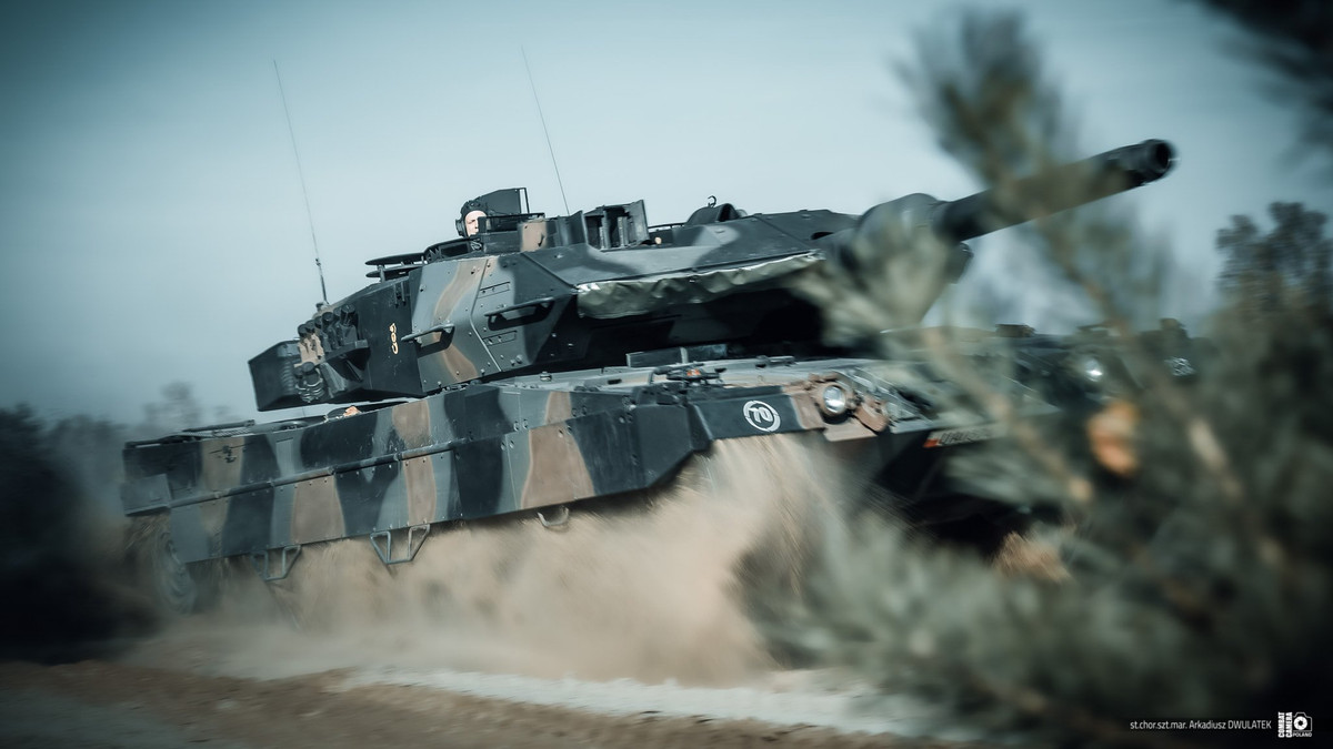 Việc cải biên phần tháp của Leopard 2A5 dẫn đến việc phần thân cũng cần được cải biên đôi chút để phù hợp hơn với thiết kế mới của tháp pháo.