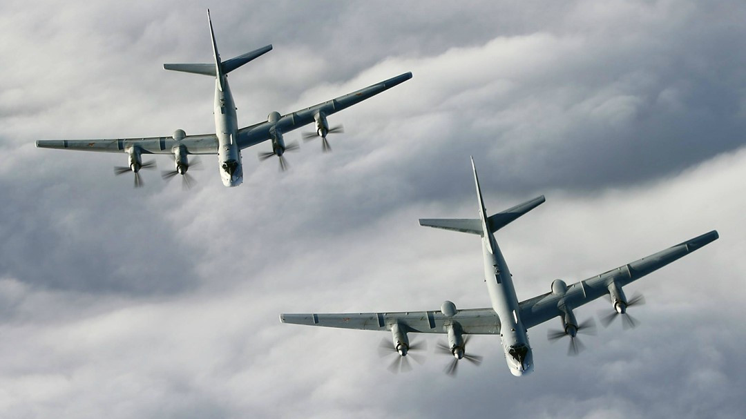 Hãng tin Yonhap dẫn thông báo từ Hội đồng Tham mưu trưởng liên quân Hàn Quốc (JCS) cho biết, 1 máy bay chỉ huy cảnh báo sớm A-50, 3 tiêm kích Su-27 và 2 máy bay ném bom Tu-95 của Nga bay vào K-ADIZ tổng cộng 4 lần từ 9h23 cho đến 14h44.