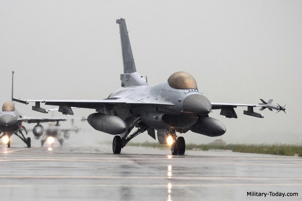 Trong sự việc vừa diễn ra, không quân Hàn Quốc đã khẩn cấp huy động tới 10 tiêm kích F-15K và KF-16 bay lên để đánh chặn tốp chiến đấu cơ 6 chiếc của Nga.