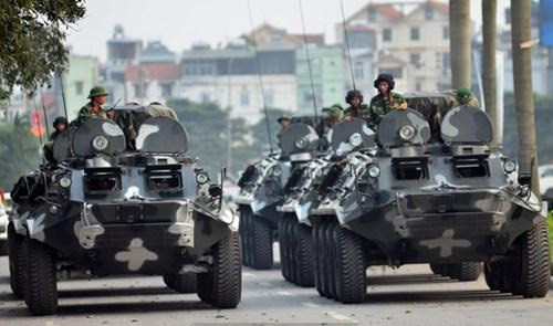 Mặc dù vậy, lớp giáp này chỉ chống đỡ được với vũ khí bộ binh như súng trường, súng tiểu liên, lựu đạn. BTR-60 hoàn toàn không có khả năng sống sót khi bị pháo chống tăng hoặc tên lửa vác vai bắn từ mọi góc. Nguồn ảnh: Zingnews.