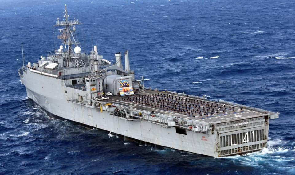 Trong biên chế của Hải quân Ấn Độ có một tàu đổ bộ duy nhất mang quốc tịch Mỹ trước đây đó là tàu đổ bộ lớp Austin hiện được Ấn Độ đặt tên là INS Jalashwa mang số thân L41. Nguồn ảnh: Pinterest.