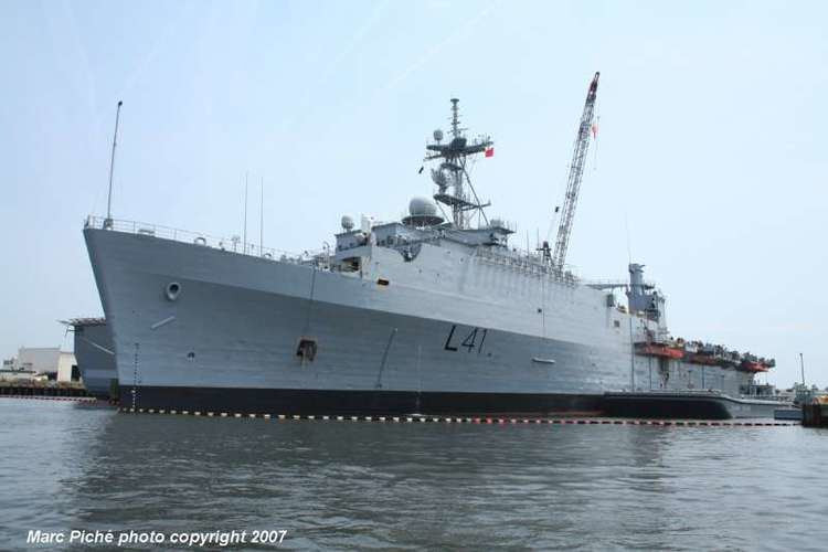 Đây là những điều khoản bó buộc có thể coi là "oái oăm" bậc nhất thế giới, nhất là những điều khoản này được sử dụng để áp đặt lên một tàu đổ bộ có tuổi đời hơn nửa thế kỷ như chiếc INS Jalashwa. Nguồn ảnh: Pinterest.