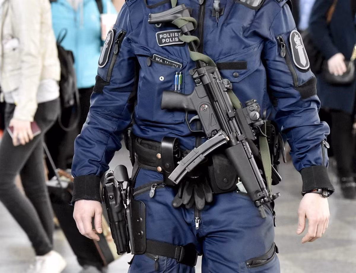 Phổ biến nhất trong đó là loại súng tiểu liên MP5 hoặc MP7. Đây đều là các loại súng tiểu liên phổ biến, được các lực lượng hành pháp trên khắp thế giới sử dụng do môi trường tác chiến đô thị chật hẹp. Nguồn ảnh: QQ.