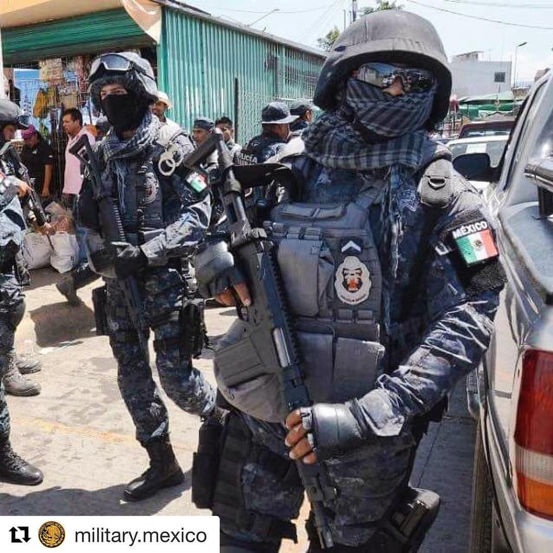 Thậm chí, cảnh sát Mexico còn được trang bị cả... súng máy - một điều rất thừa mứa với cảnh sát ở các quốc gia khác trên thế giới. Nguồn ảnh: QQ.