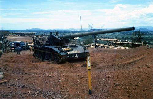 Ngoài ra, địa hình ở Việt Nam cũng được coi là không phù hợp với loại pháo này vì nó quá cồng kềnh, vào mùa mưa khi đường lầy lội, M107 gần như mất hoàn toàn khả năng cơ động. Nguồn ảnh: Olive.