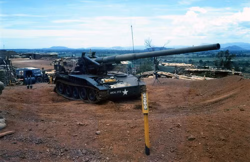 Ngoài ra, địa hình ở Việt Nam cũng được coi là không phù hợp với loại pháo này vì nó quá cồng kềnh, vào mùa mưa khi đường lầy lội, M107 gần như mất hoàn toàn khả năng cơ động. Nguồn ảnh: Olive.