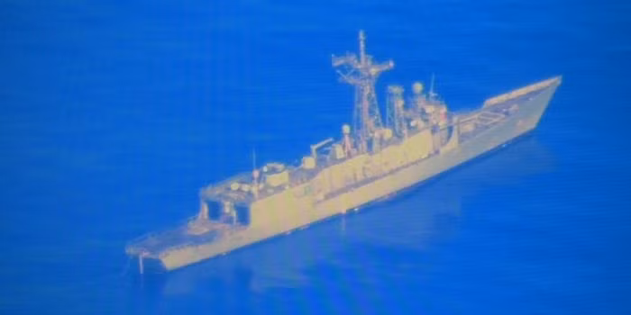 Tàu USS Ford đã được Hải quân Mỹ cho loại biên từ năm 2013 tới nay được mang ra làm mục tiêu để các tàu chiến Mỹ khai hoả bắn đạn thật. Nguồn ảnh: BI.